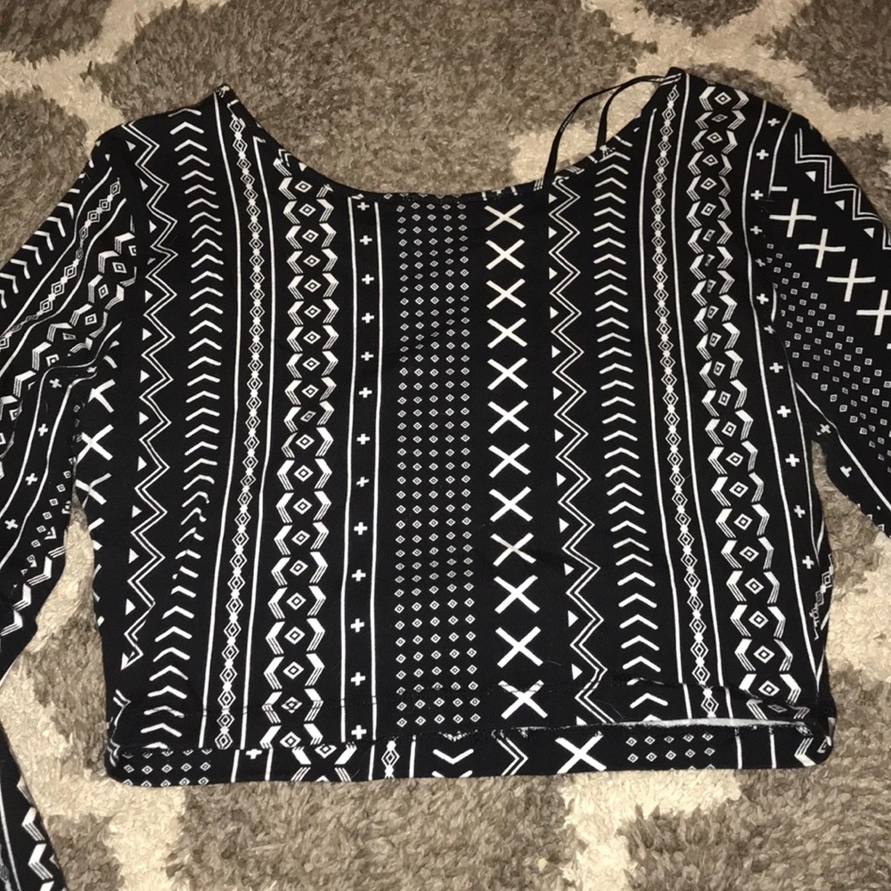 Patterned Crop Top - Picture 3 of 3